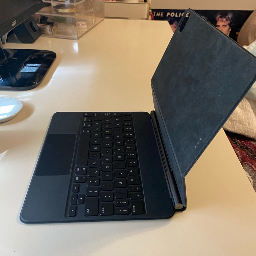 Apple magic keyboard for I pad air 4th gen